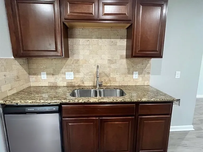 4219 Friar Point Rd — Photo 10