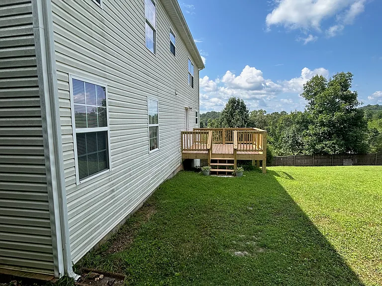 61 Hugo Dr — Photo 3
