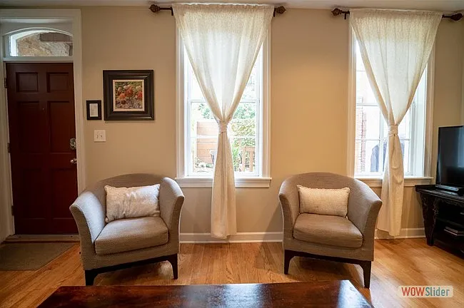 4 bed, 2400 sqft, $5,800 — Photo 1