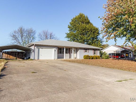 2nd image of 1123 Howard Dr