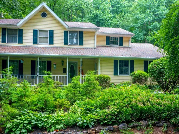 23 Apple Ln, Fleetwood, PA 19522
