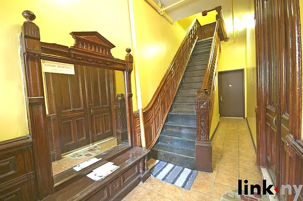 Rented by Link NY Realty | media 9