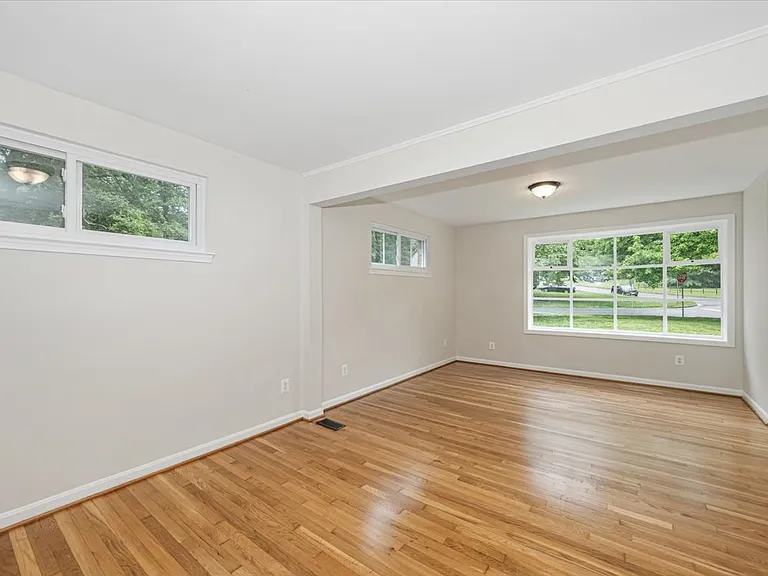 8624 Parliament Dr — Photo 22