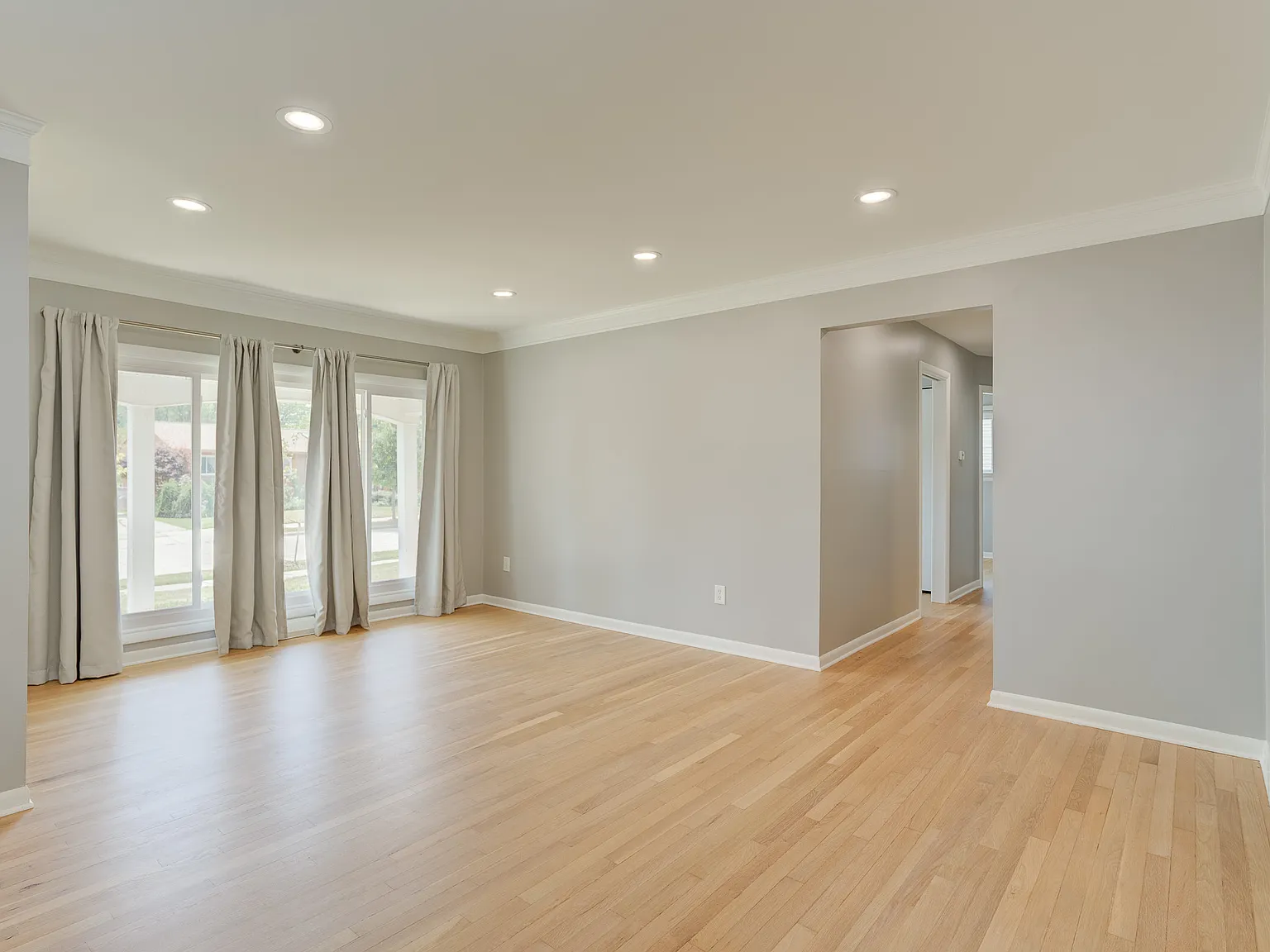 3 bed, 1.5 bath, 1065 sqft, $2,500 — Photo 3