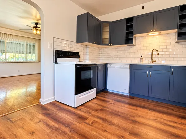 2110 Far Hills Ave APT 4, Oakwood, OH 45419