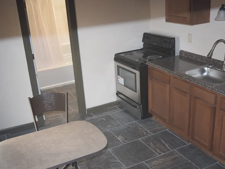 100 Walnut St — Photo 3