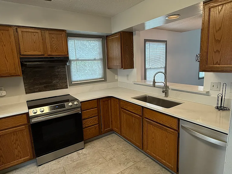 10400 Ravenbrook Ln — Photo 12
