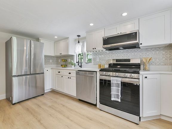 3rd image of 84 Cedar St