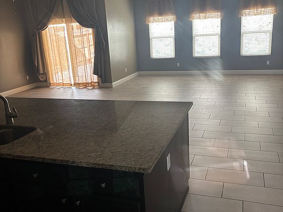 5th image of 1542 W Crystal Ave