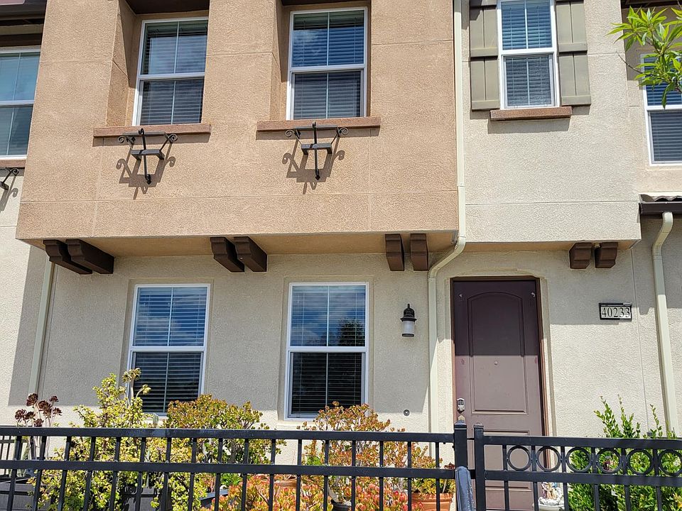 1st image of 40233 Calle Real