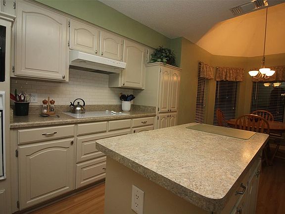 4th image of 5012 Barberry Dr