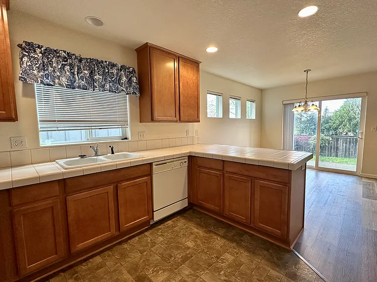 4047 Thoroughbred Ave SE — Photo 39
