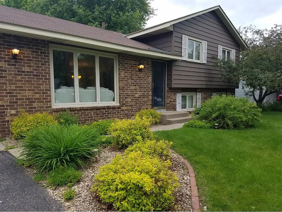 Welcome home to 9724 106th Ave. N in Maple Grove!