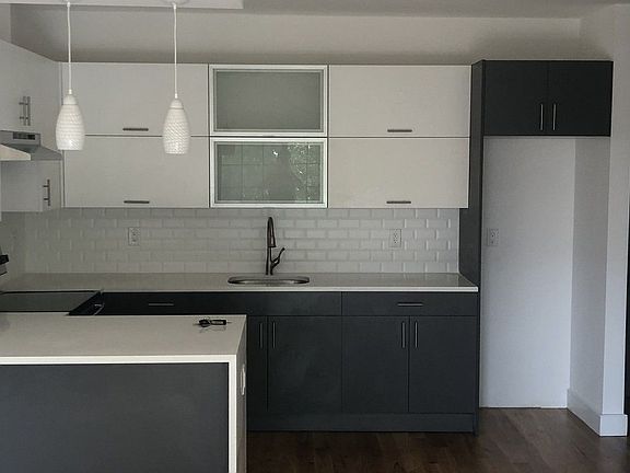 5th image of 141 Woodbine St #2R