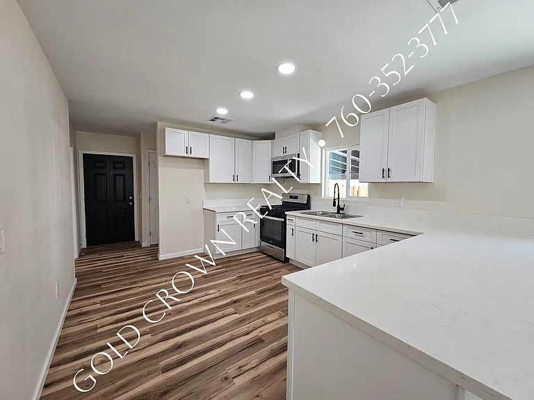 1070 W Euclid Ave — Photo 5