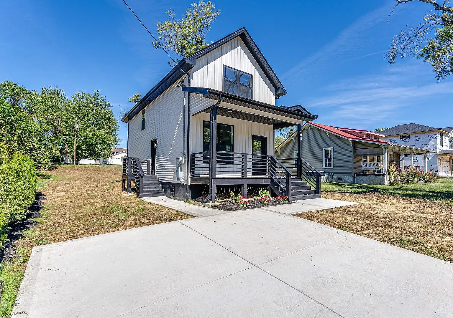 405 Forestal Dr — Photo 1
