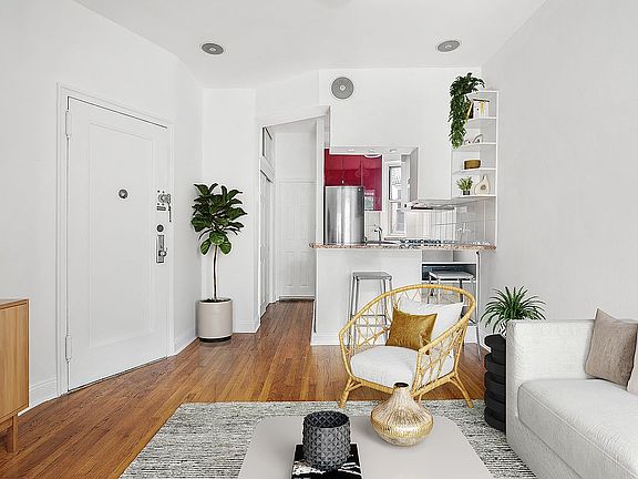 3rd image of 521 E 81st St APT 4C