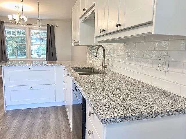 843 Driftwood Rd — Photo 9
