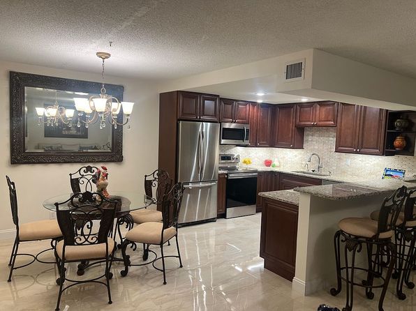 210 Wellington E #210