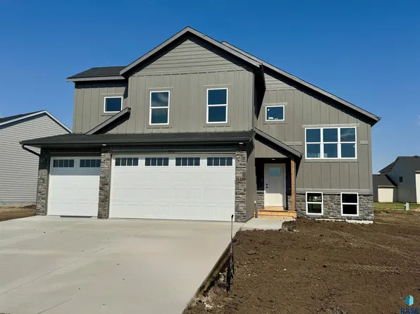 5912 S Coneflower Ave, Sioux Falls, SD 57108