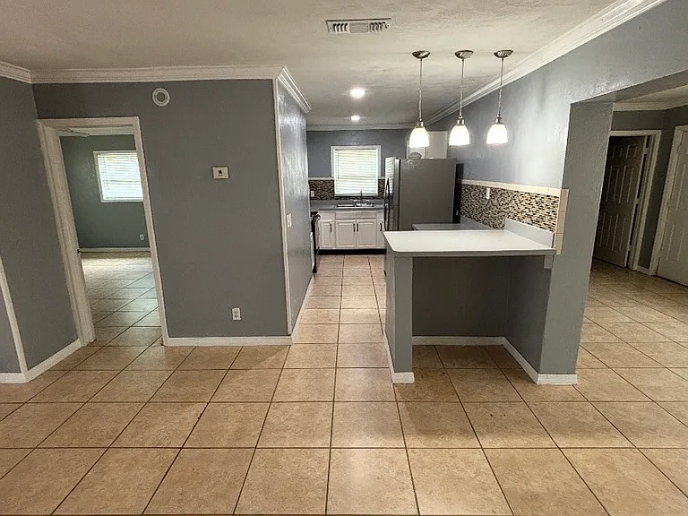 1108 Edith Dr — Photo 5