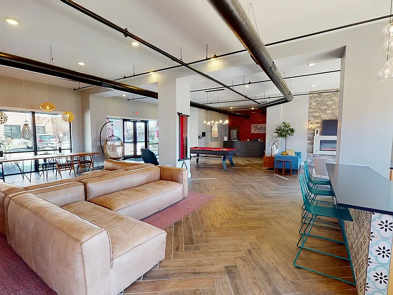 The-Quarters-Bloomington-Clubhouse-Lounge-1