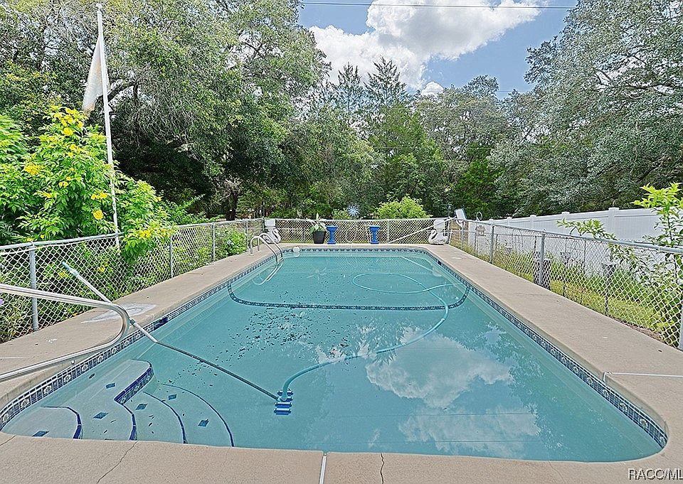 1st image of 3221 N Tamarisk Ave