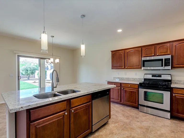1306 E Birdland Dr — Photo 12