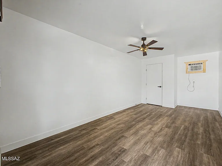 2625 W Oregon St — Photo 23