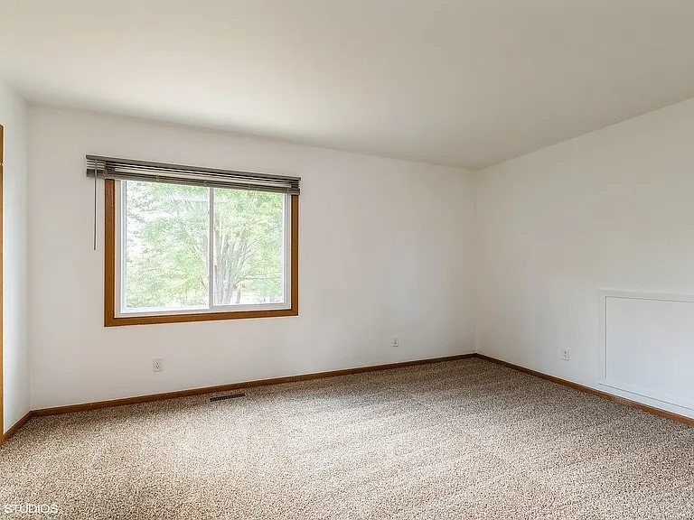 664 Regent Dr — Photo 6