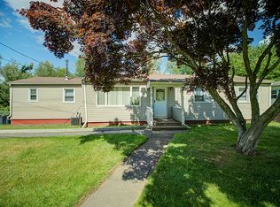 33 Sycaway St, West Haven, CT 06516
