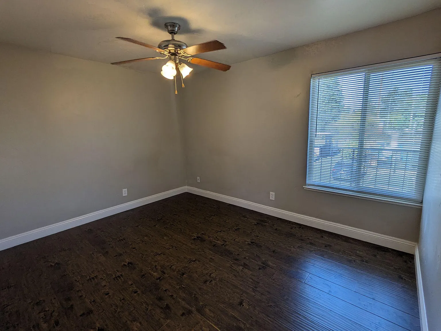 Carmichael Woods Apartments — Photo 4