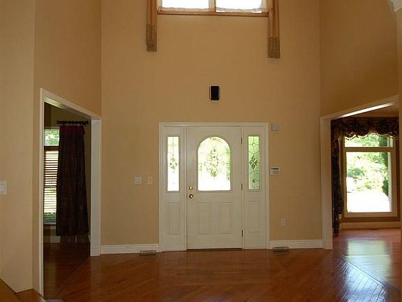 3rd image of 1040 Lauren Dr