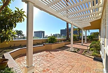 4th image of 29 Harbor Pointe Dr.