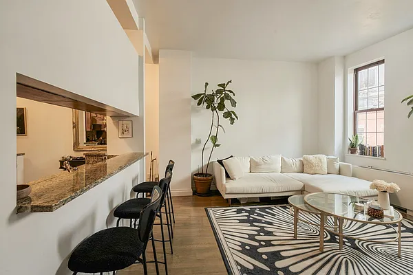 Living room, photo 2