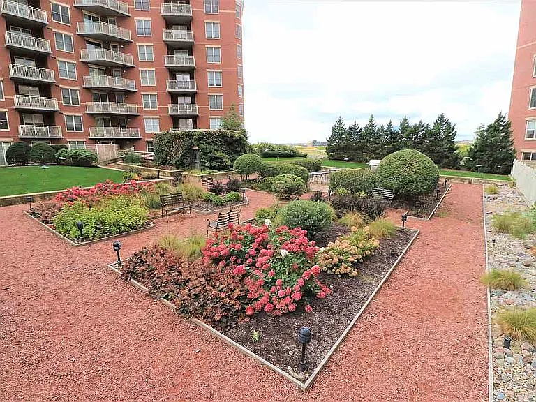 360 W Washington Ave #510 — Photo 21