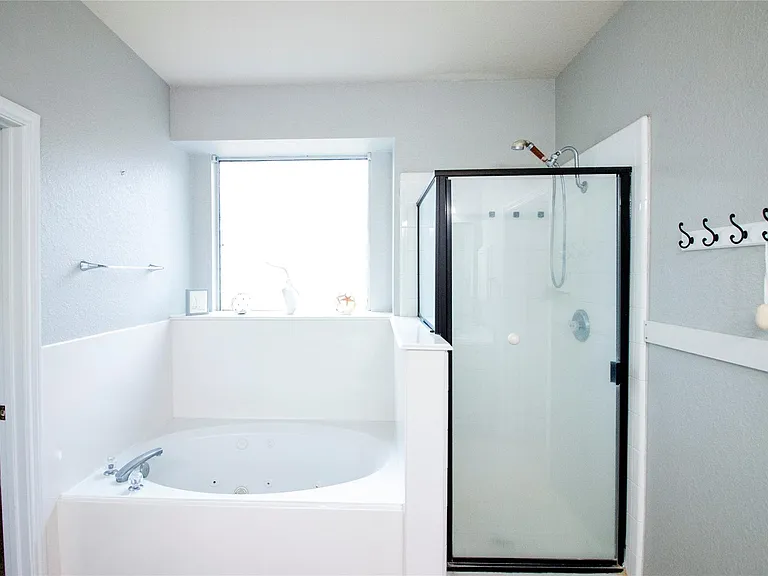 3318 Shadowcrest Ct — Photo 9