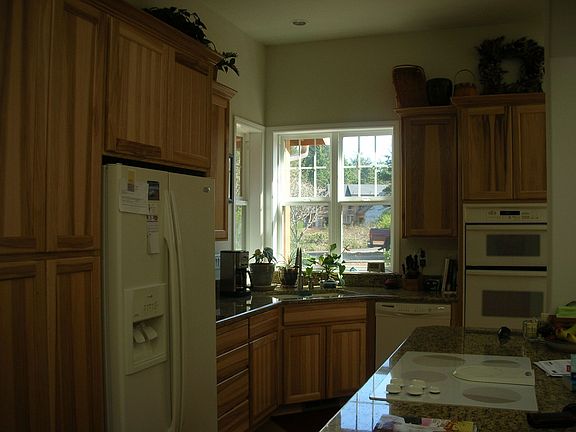 Hickory cabinets & granite counters