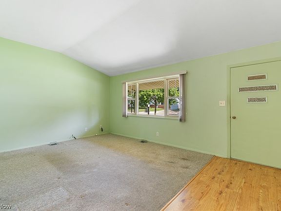 5th image of 156 Dorland Ave