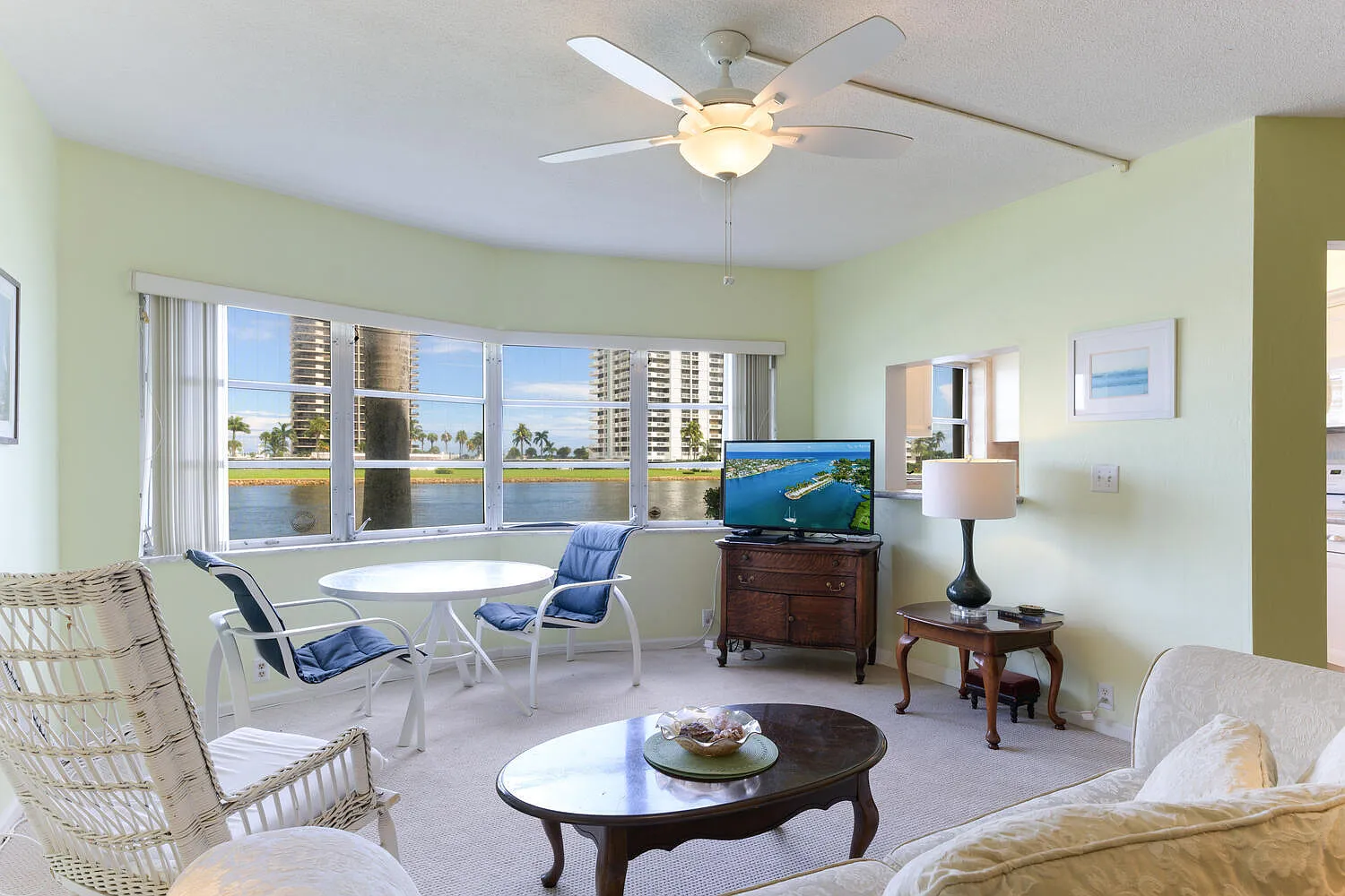 2 bed, 2.0 bath, 1094 sqft, $2,000 — Photo 4