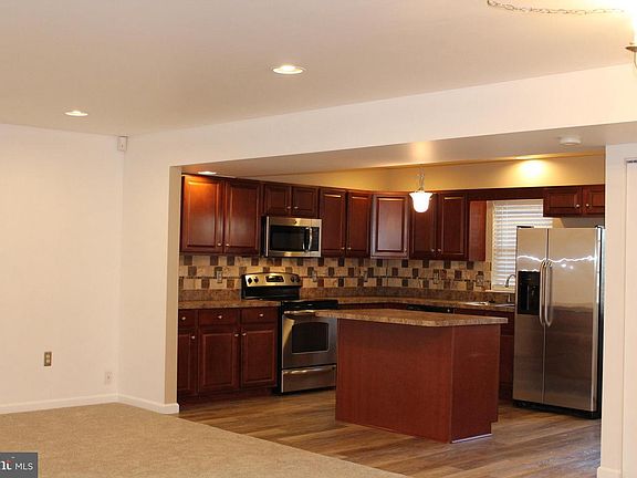2nd image of 511 Pond View Ct