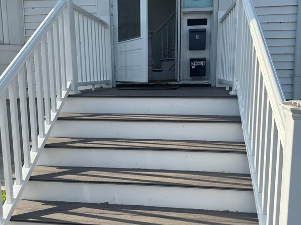 29 John St APT 1, Haverhill, MA 01830