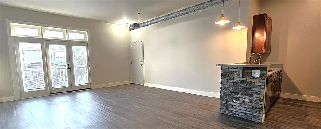 1 bed, 1.0 bath, $1,650 — Photo 2