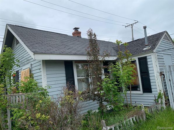321 17th St, Port Huron, MI 48060