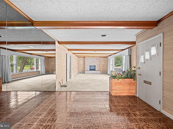 2nd image of 10511 Parkwood Dr