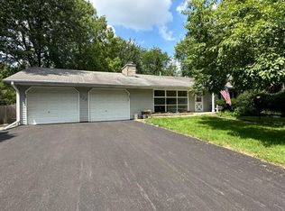 224 Maple Ln, Geneva, IL 60134