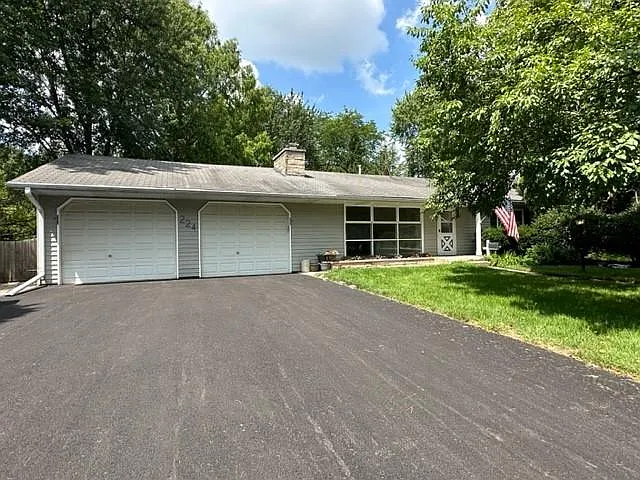 224 Maple Ln photo 1