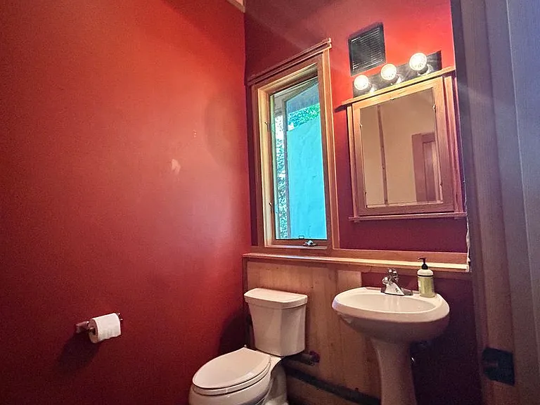 957 N Shoshone Loop — Photo 8