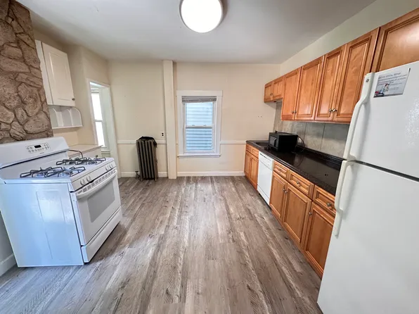 146 Pearl St APT 1R, Somerville, MA 02145