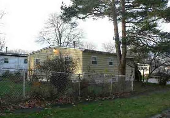 2nd image of 1525 Hyde Park Ave